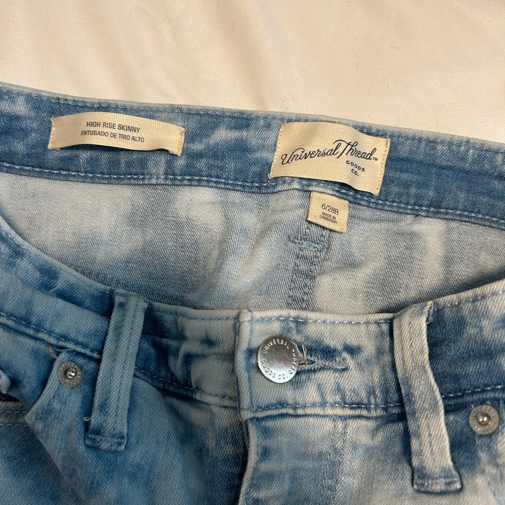 Universal Thread Blue Jeans - Picture 3 of 4